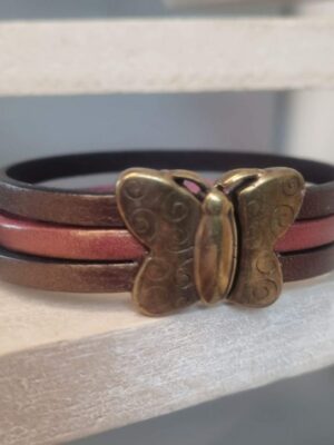 Bracelet femme en cuir et son fermoir papillon