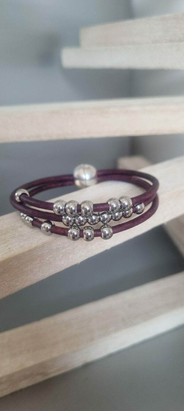 Bracelet femme en cuir rond violet et perles en acier