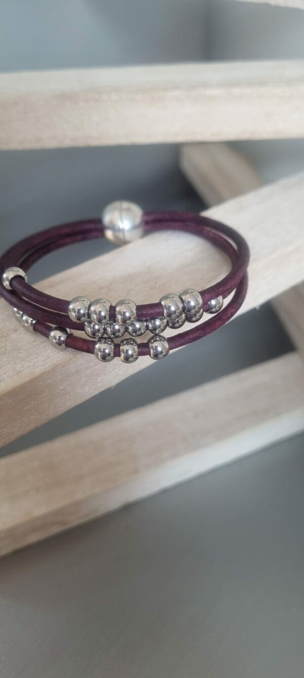 Bracelet femme en cuir rond violet et perles en acier