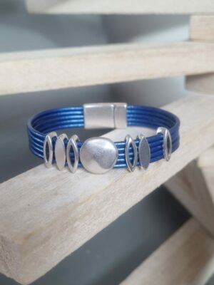 Bracelet femme en cuir rond bleu métallisé, passants argentés