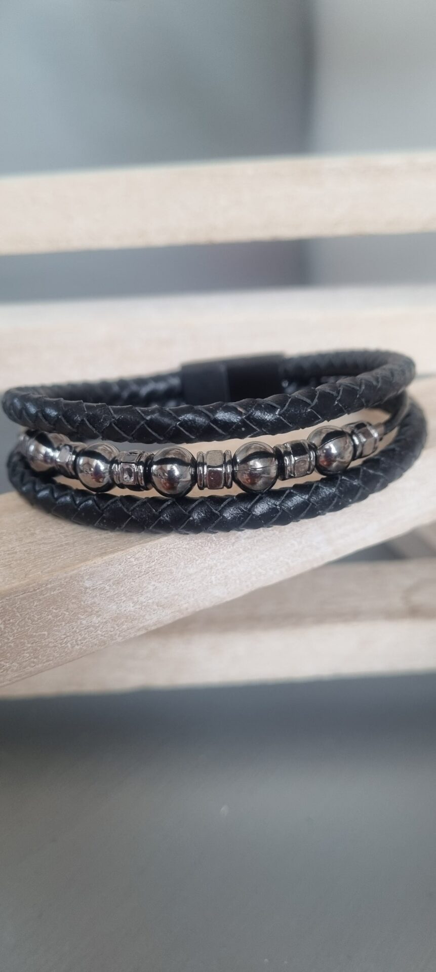 Bracelet homme en cuir tressé noir ou non et perles acier