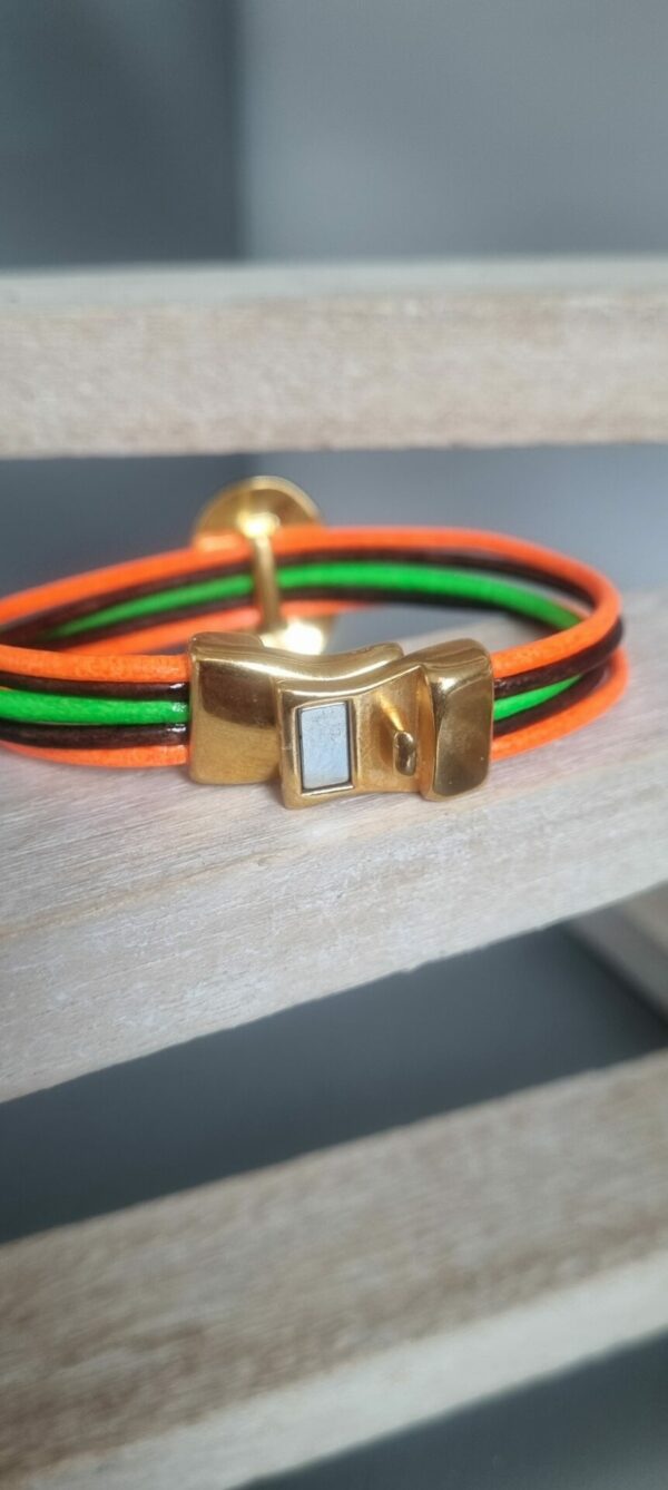 Bracelet femme en cuir rond 2mm orange, vert et marron, passant martelé doré