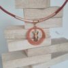 Collier femme cuir rond orange et pendentif fillette