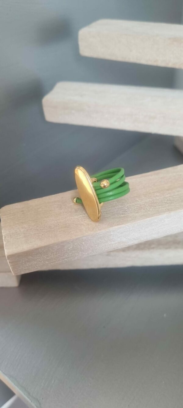 Bague femme cuir rond vert et passant ovale doré