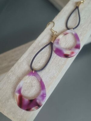 Boucles d'oreille femme en cuir rond violet et passant acétate