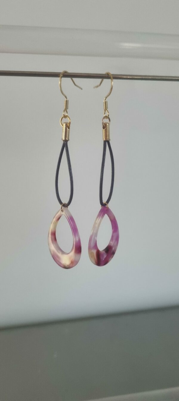 Boucles d'oreille femme en cuir rond violet et passant acétate