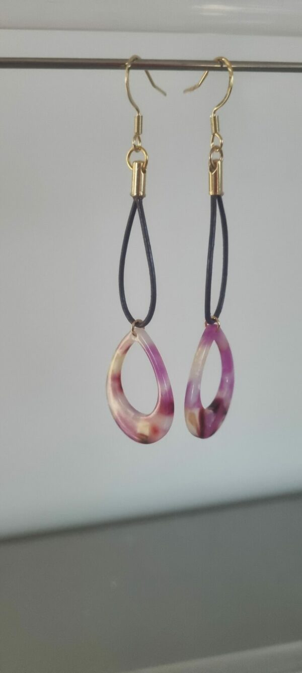 Boucles d'oreille femme en cuir rond violet et passant acétate