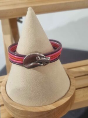 Bracelet enfant en cuir rond rose et violet et son chat argenté