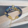 Bracelet femme sept cuirs ronds tons bleus et perles dorées et céramique