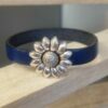 Bracelet femme cuir bleu marine et fermoir fleur