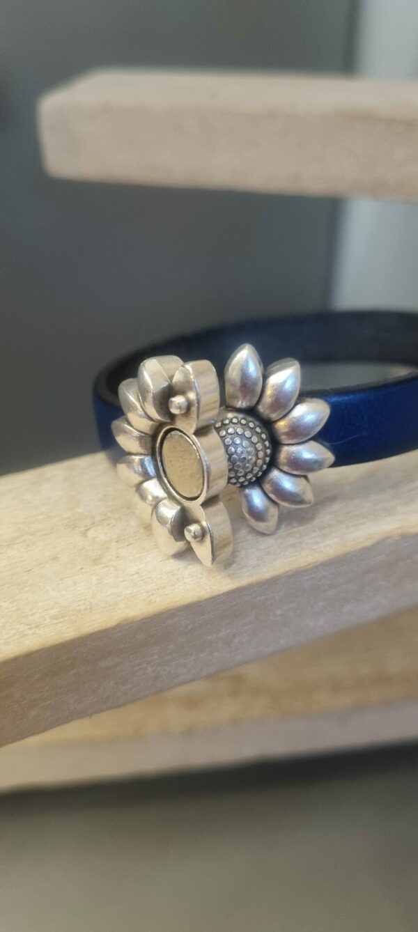 Bracelet femme cuir bleu marine et fermoir fleur