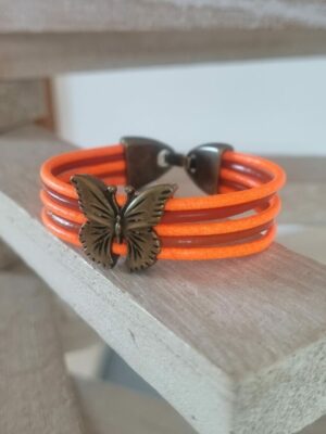 bracelet enfant cuir rond orange et rouge, papillon bronze