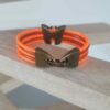 bracelet enfant cuir rond orange et rouge, papillon bronze