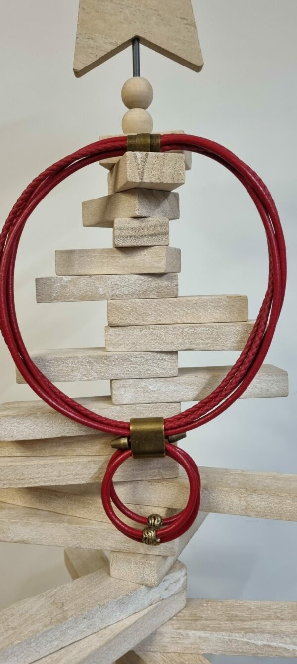 Collier femme en cuir rond rouge et perles bronze