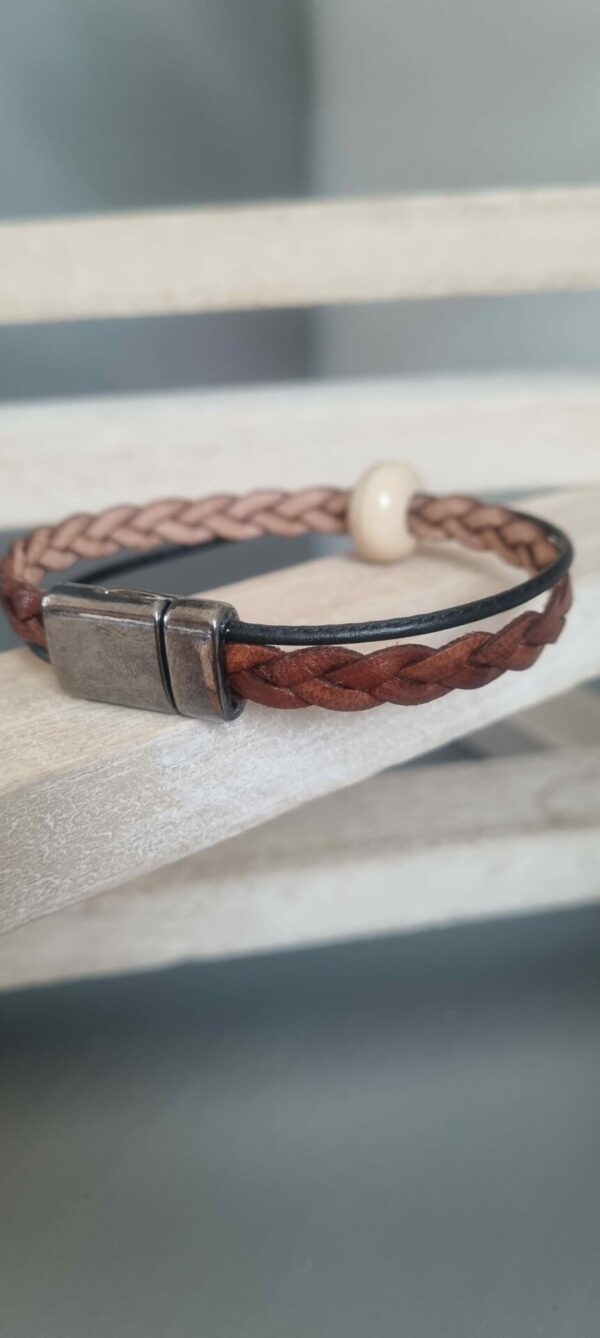 Bracelet mixte en cuir marron et perle céramique beige